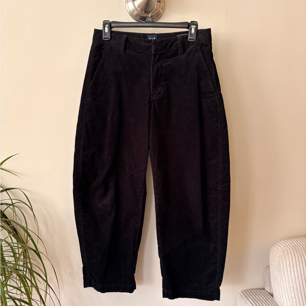 GAP Black Corduroy Tapered Barrel Leg Pants Size 2 Petite